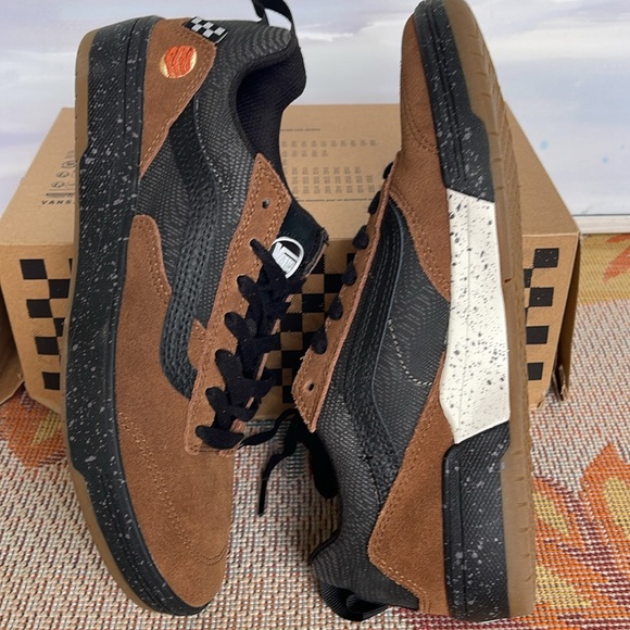 Vans WMNS Zahba
Zion Wright Brown/Multi
VN00070QBF0
Sneakers - Picture 14 of 16